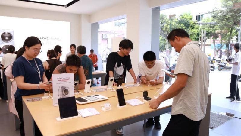 江西 電子產品銷售火熱，“后高考經濟”持續升溫